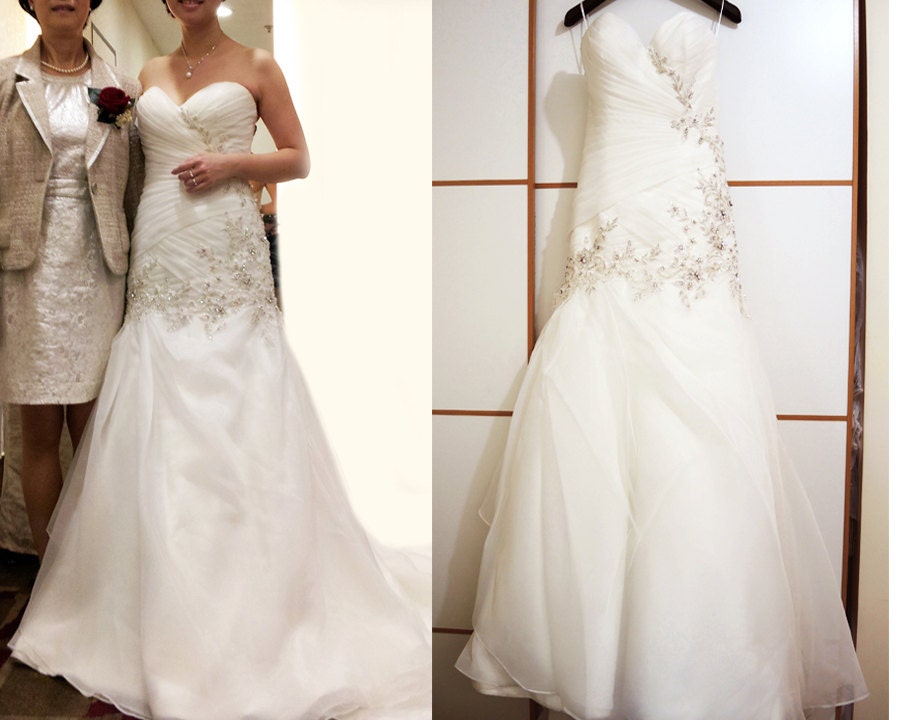 wedding gown, bridal gown in Ivory color with sliverish white crystal floral.