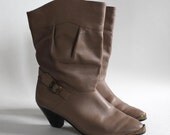 shoes boots size 7 taupe western shortie booties. 80s Chandlers short heel. ankle buckle.