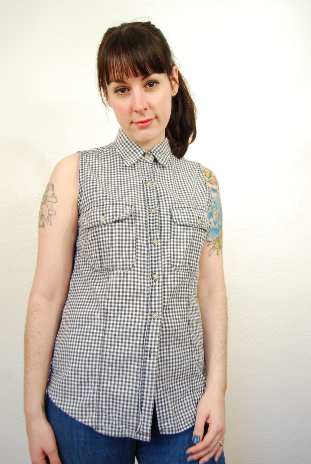 vintage 1990s / black and white / gingham / sleeveless / button up / blouse / grunge / S-M