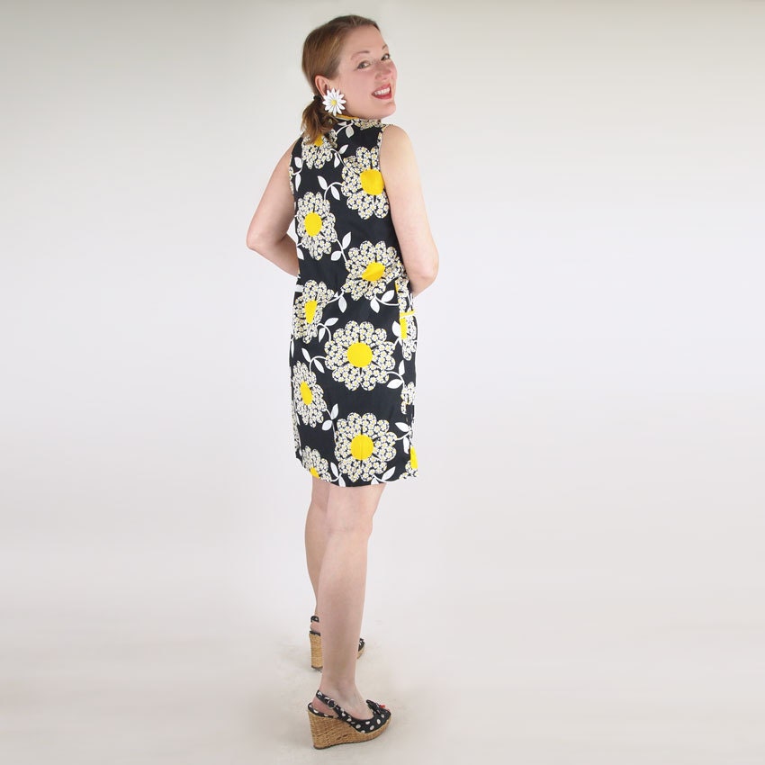 NOS 60s Black, White and Yellow Daisy Print A Line Mini Dress with Tags S