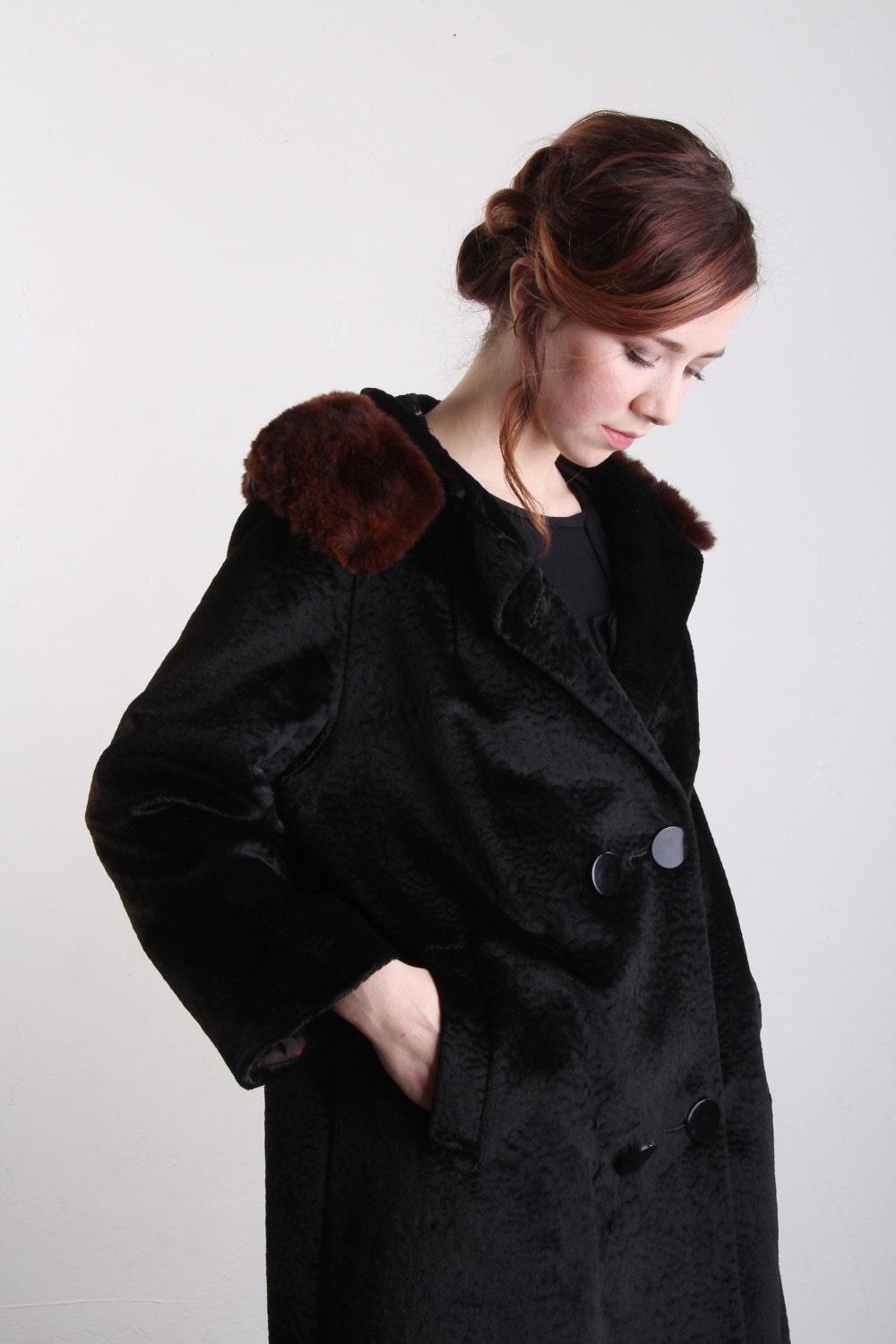 Crushed Velvet Coat Fur Collar . Vintage Swing Jacket . Black . High Fashion