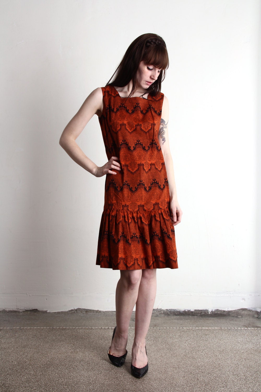 Vintage Paisley Shift . Drop Waist Summer Dress . Boho Rust 1960s