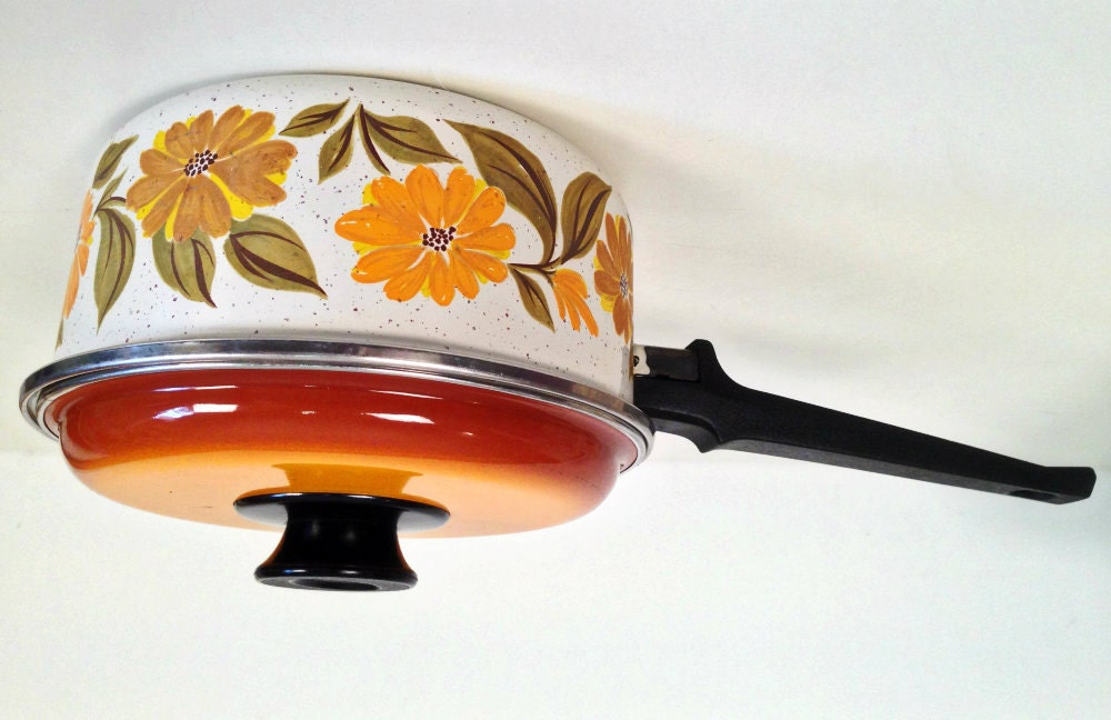vintage JMP Capri porcelain steel cookware sauce pan with lid - 2 quart
