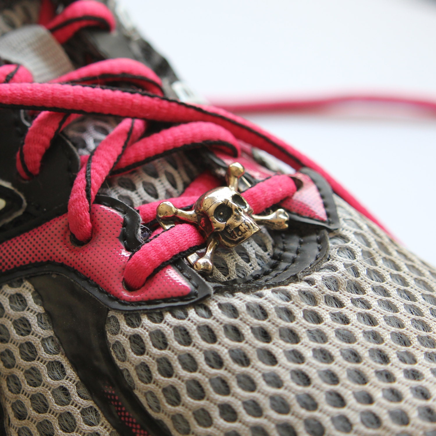 Skully Skull Shoe Lacer Boot Bling in Solid Bronze - One Pair Shoelace Charms