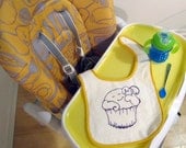Snuggly Cupcake Bib