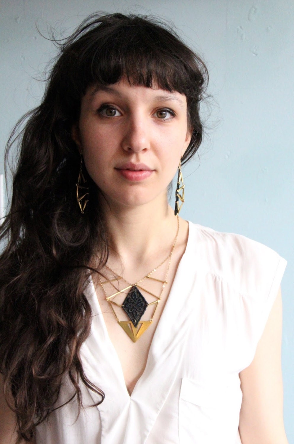 Lace necklace - Vendetta - Black or white, with brass
