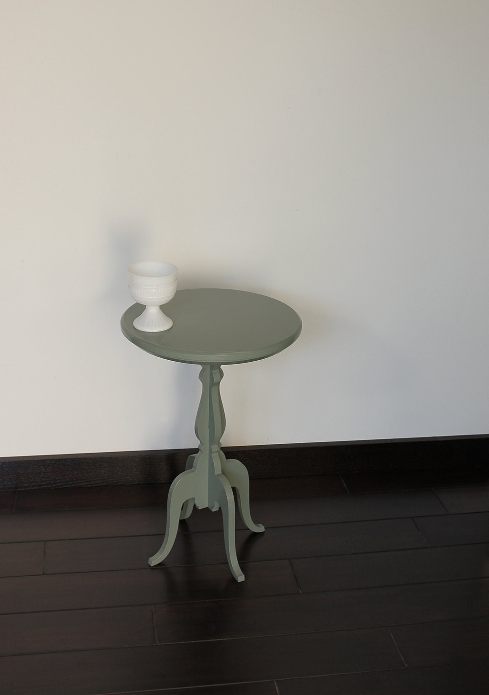 round accent side table