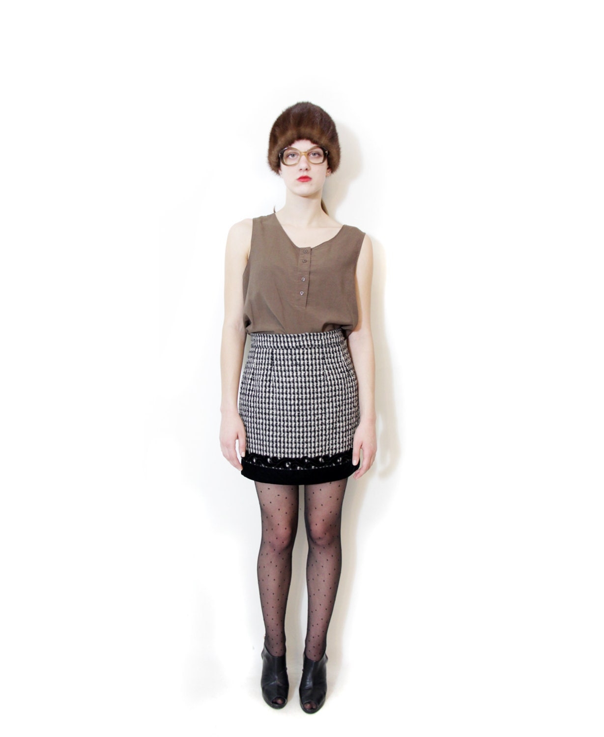 Vintage skirt / black and white houndstooth mini with velvet trim / size S-M