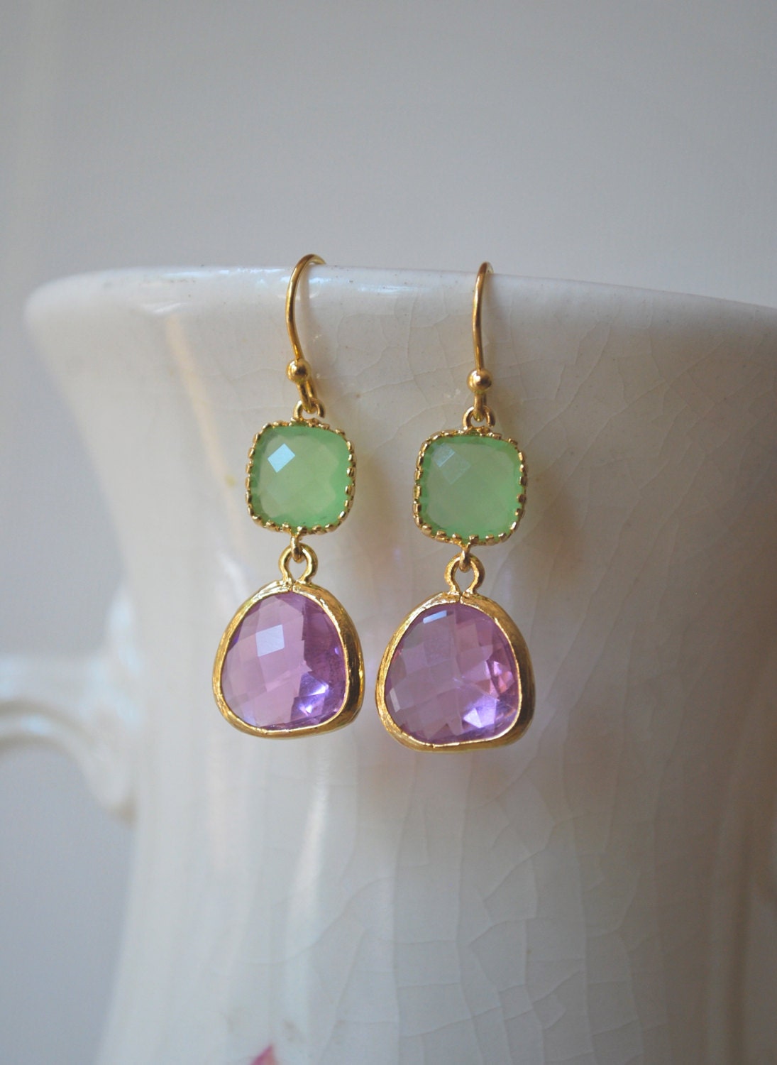 Spring Collection 2013. Gorgeous Lavender and Peridot Green Earrings. Drop Earrings. Colorblock Earrings. Bridesmaid Earrings.