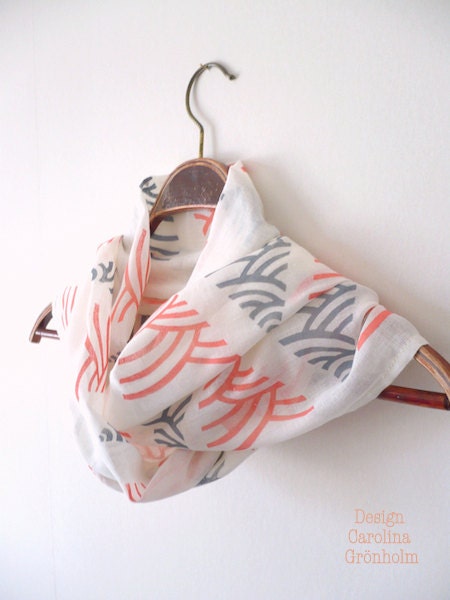 Triangle Wave Scarf / Pastel Pink Grey Shawl