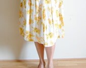 Plus Size Vintage Skirt 1960s Pleated Yellow Skirt // Cheerful Spring Skirt // Size 14/16