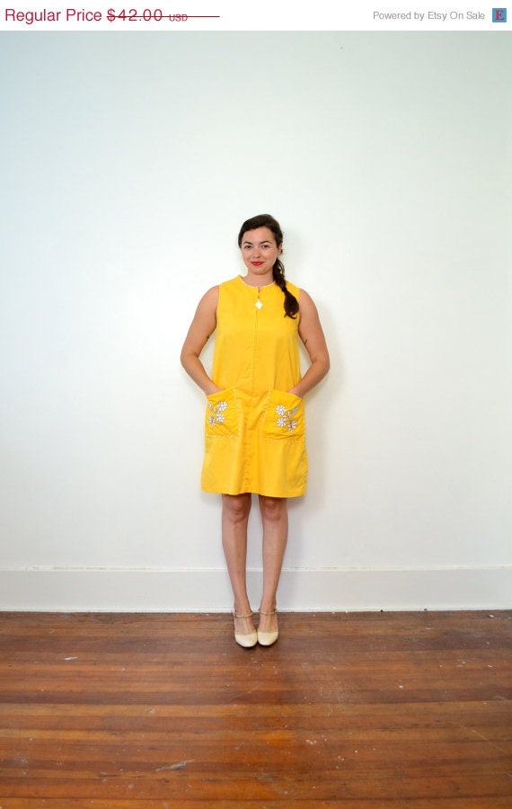 May Sale // 1960s Yellow Pockets Frock // Medium