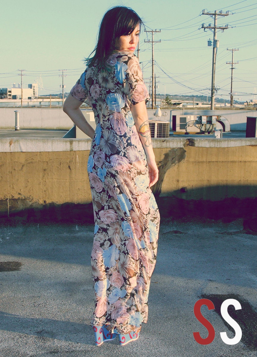 1970s dress // 70's short sleeve caftan dress // Paper Thin Roses