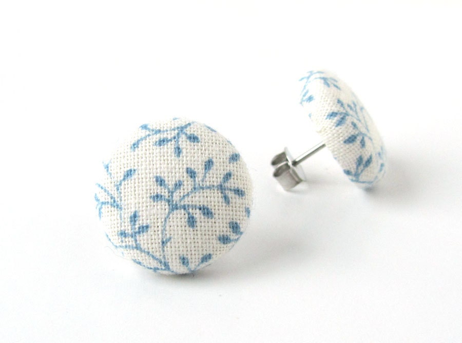 Vintage style stud earrings blue white flower spring porcelain
