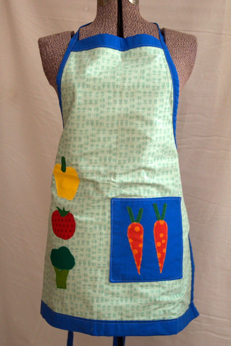Full Apron with Pepper, Tomato, Broccoli and Carrots