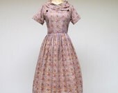 Vintage 1950s Dress / 50s Cotton Novelty Print Day Dress / Small