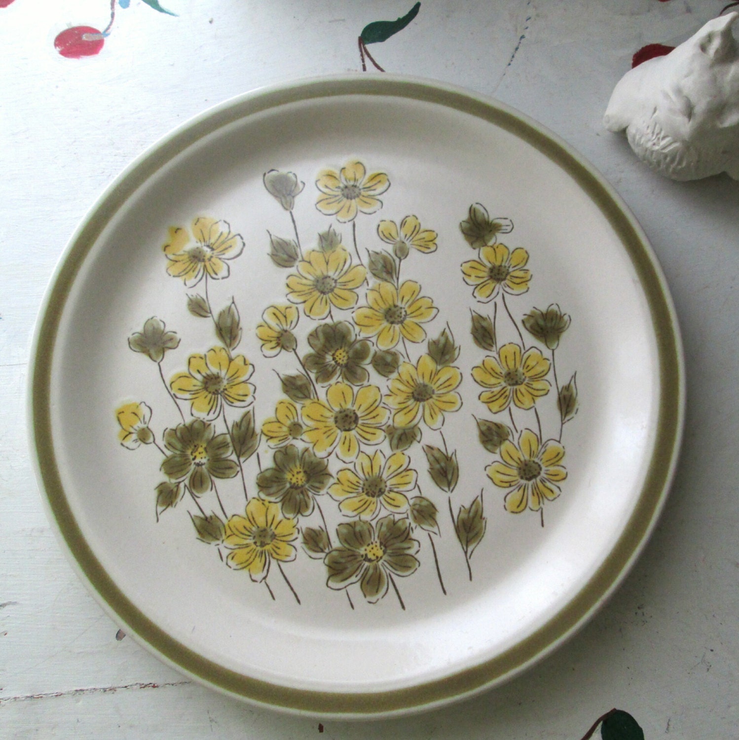 PLATE SPRING BOUQUET Vintage Seventies Stoneware Dinner Size