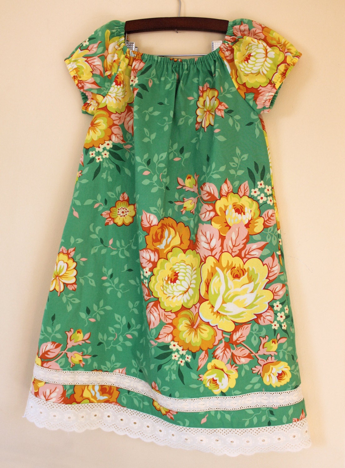 Green Hawaiian or Mexican peasant style dress girl size 8