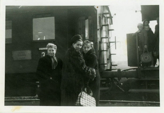 Vintage Photo "Taking a Trip", Photography, Paper Ephemera, Snapshot, Old Photo, Collectibles - 0014