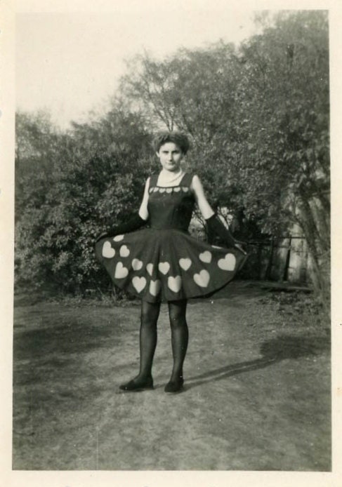 Vintage Photo "Pretty Little Heart Dress", Photography, Paper Ephemera, Snapshot, Old Photo, Collectibles - 0037