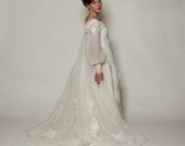 Vintage 1960s Wedding Dress Floral Applique Bridal Fashions Chapel Train