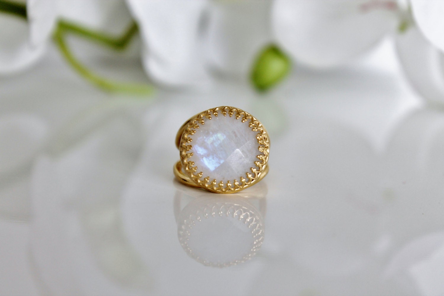 gold moonstone ring,rainbow ring,gold ring,fire ring,white ring,faceted ring,natural ring,semi precious ring