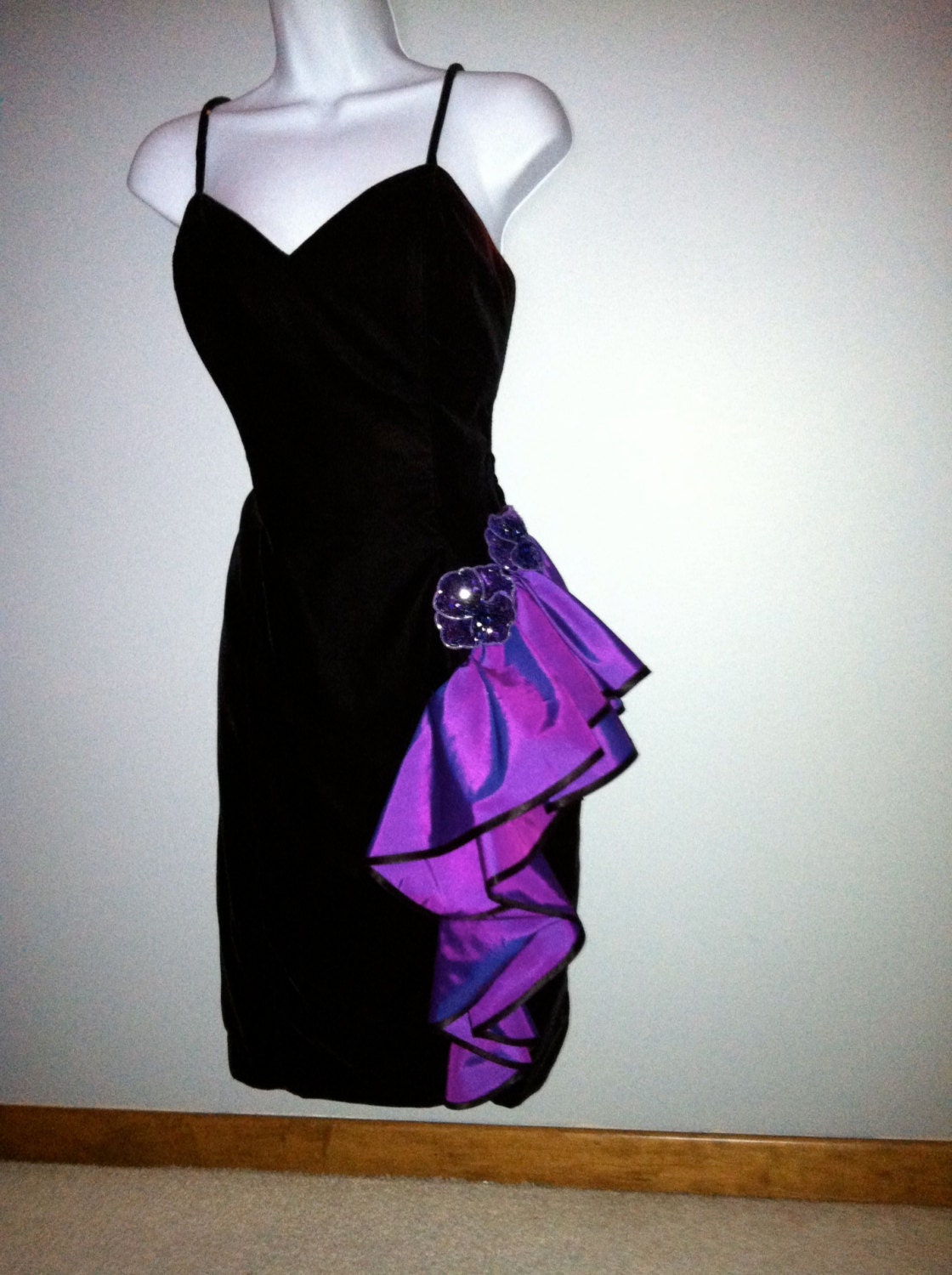 Vintage 1980s Avant Garde Hipster Origami Floral Ruffle Spaghetti Strap Sweetheart Bodice Velvet Party Prom Cocktail Dress