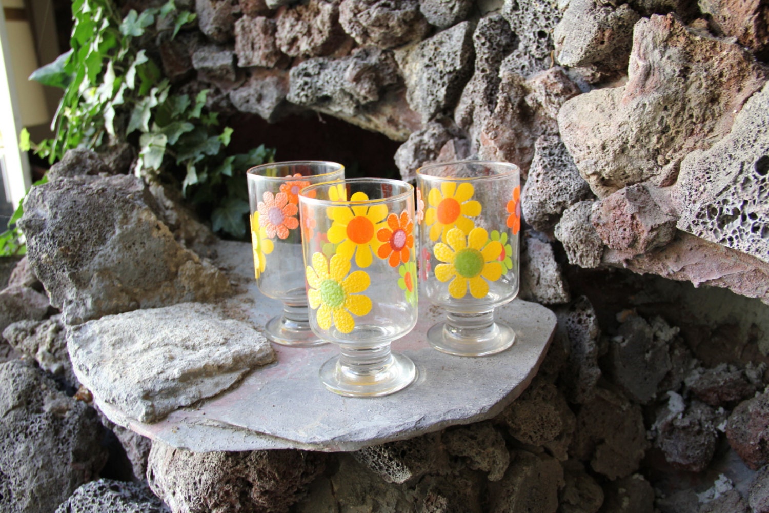 Vintage 70s Flower Power Floral Daisy Glasses Kitschy Kitsch Kitchen Orange Yellow Green