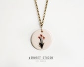 White ceramic pendant with red flowers for women. Minimalist and modern chain necklace. Completely handmade by Viruset Studio.