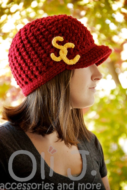 Women's College-Themed Brimmed Beanie - Crimson w/ Gold