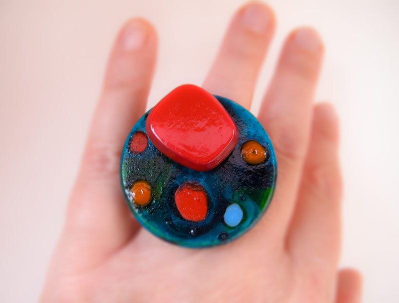 Original funky ring, abstract art cocktail ring with vintage retro red button, bohemian jewelry - Mixed media jewelry by Lespetitsbuttons