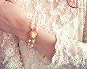 Faux-pearl and cameo bracelet . Antoinette