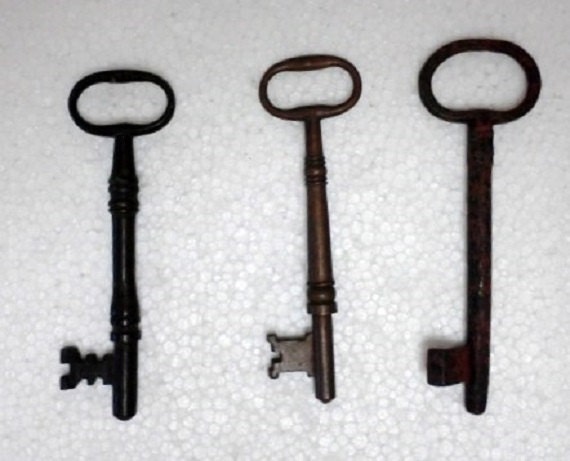Vintage Skeleton Keys 5 1/4"