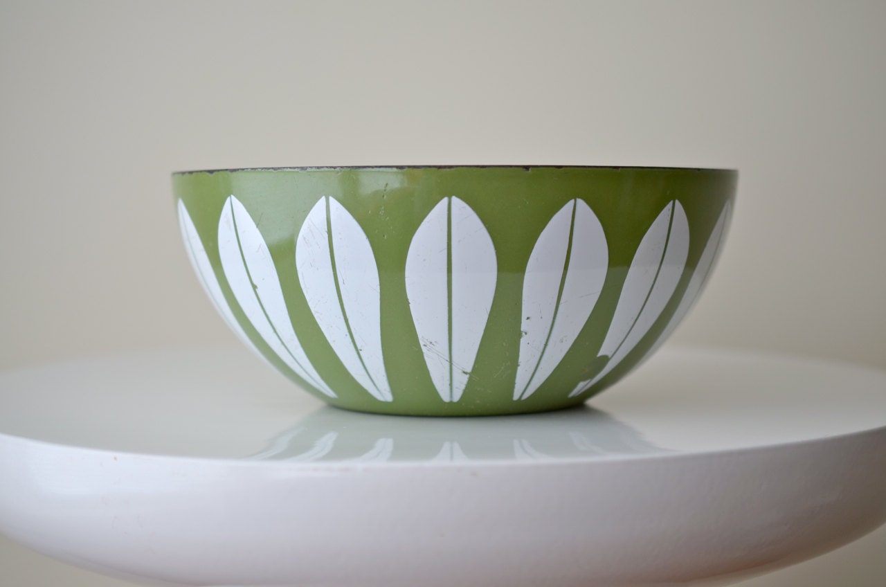 Large 8" Cathrineholm Green & White Lotus Enamel Metal Bowl: Vintage Scandinavian Design, Norway, Midcentury Modern