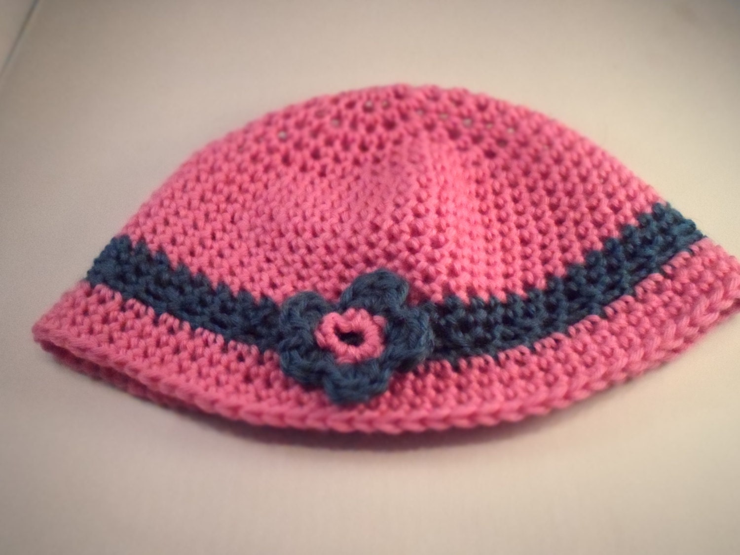 Hand crochet girly retro cloche in pink and teal.