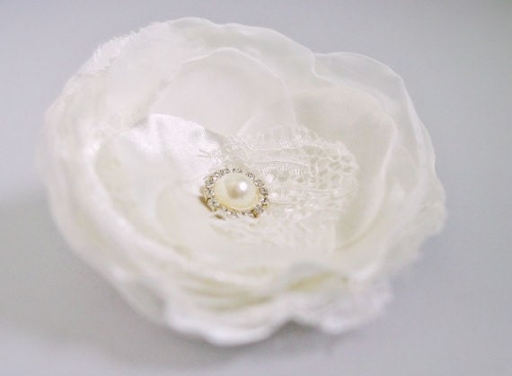 Light Ivory Bridal Hairpiece, Wedding Hair Flower, Wedding Hair Accessory, Flower Hair Clip, Bridal Headpiece, Satin, Lace, Organza, Pearl