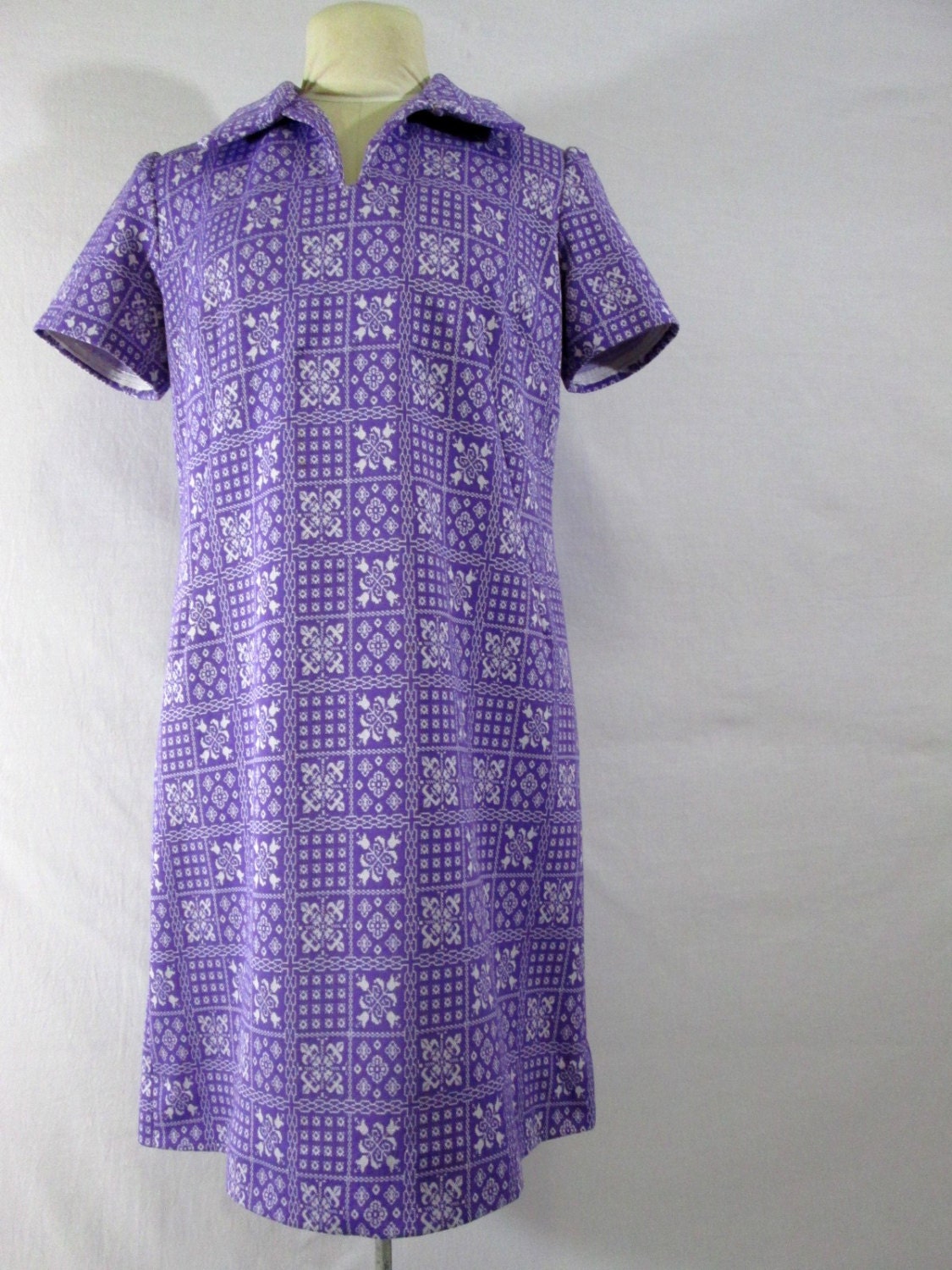 Vintage Dress 60s 70s Purple and White Geometric
