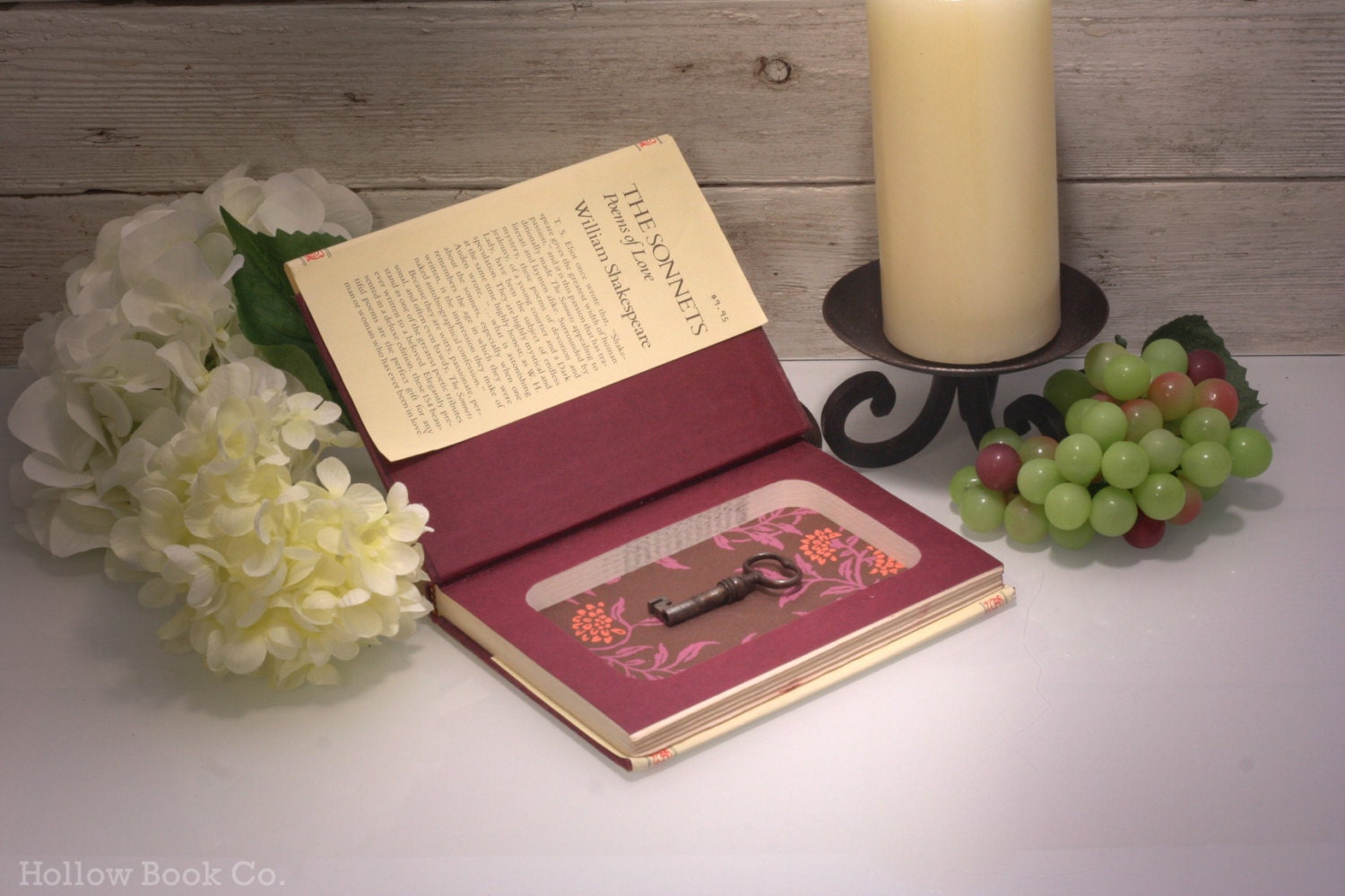 Hollow Book Safe - The Sonnets: Poems of Love (WILLIAM SHAKESPEARE)