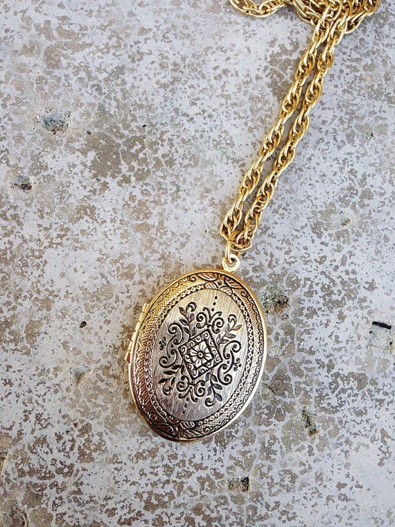 Vintage Gold Locket Necklace Women's Bohemian Jewelry Working Locket Jewelry with Antique Black Etched Design