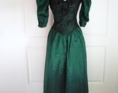 Vintage 80s party dress/ emerald green taffeta lace prom dress/ floral appliqué/ cocktail party/ wedding/ formal dress