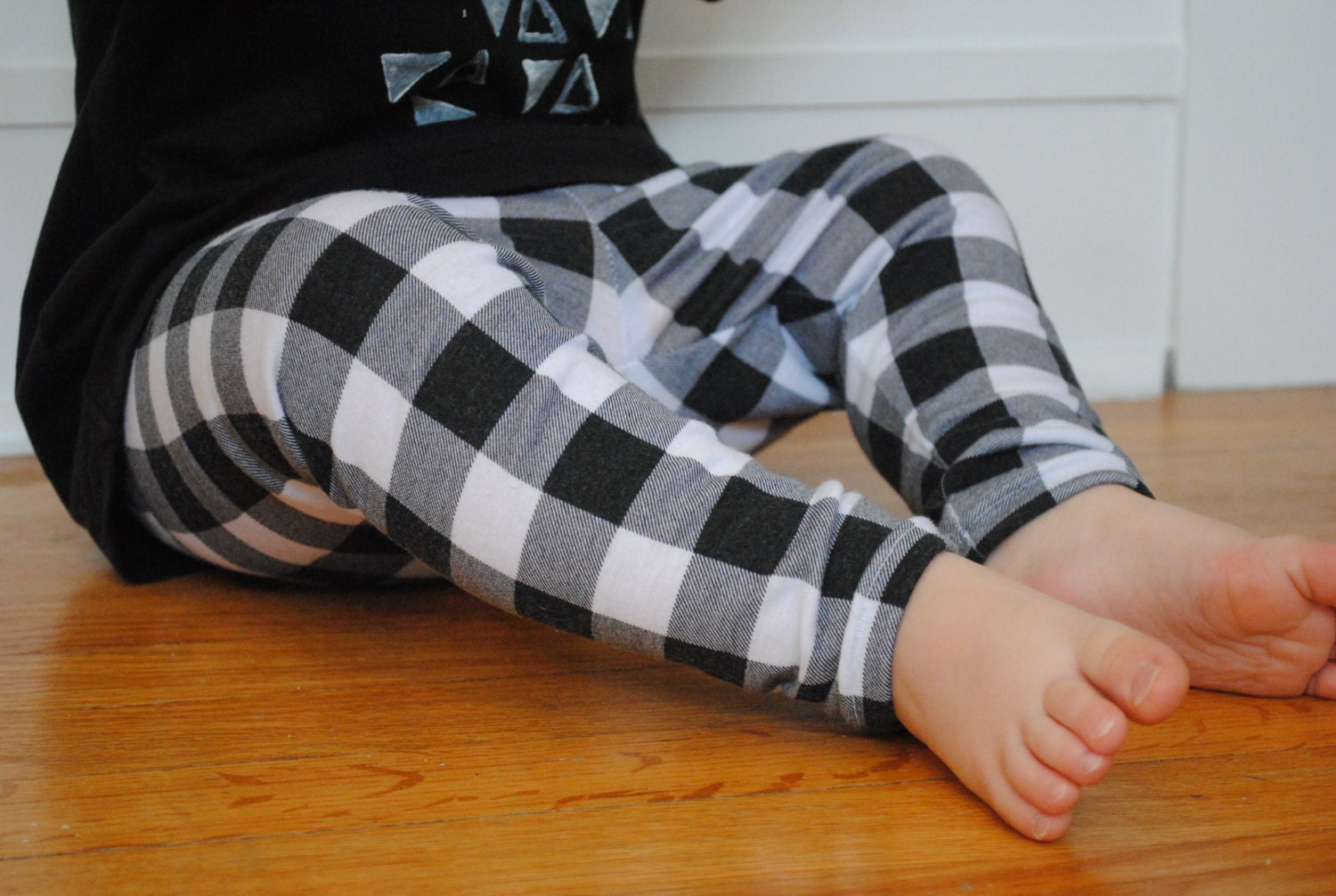 Unisex baby leggings, black and white plaid