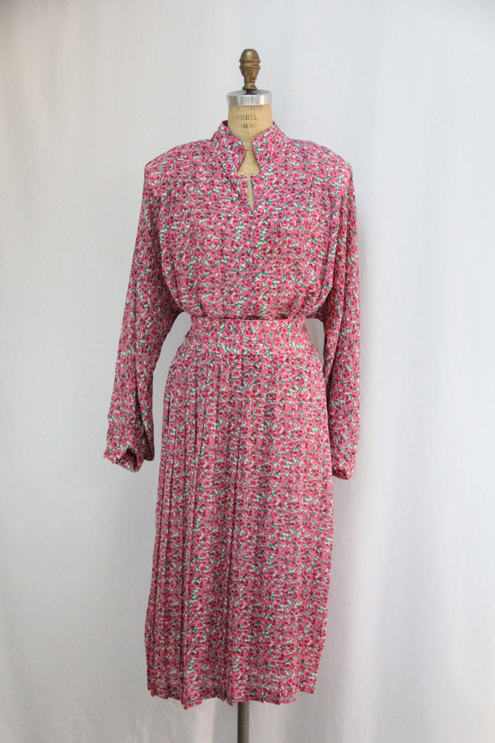 XL Vintage Dress Tiny pink Roses