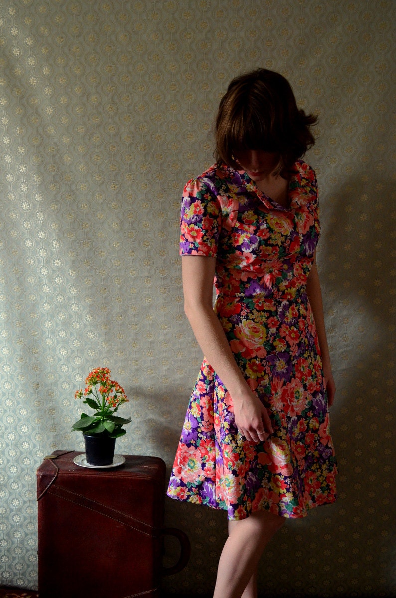 Retro Dress in 1940's Floral Size 6 / small / S