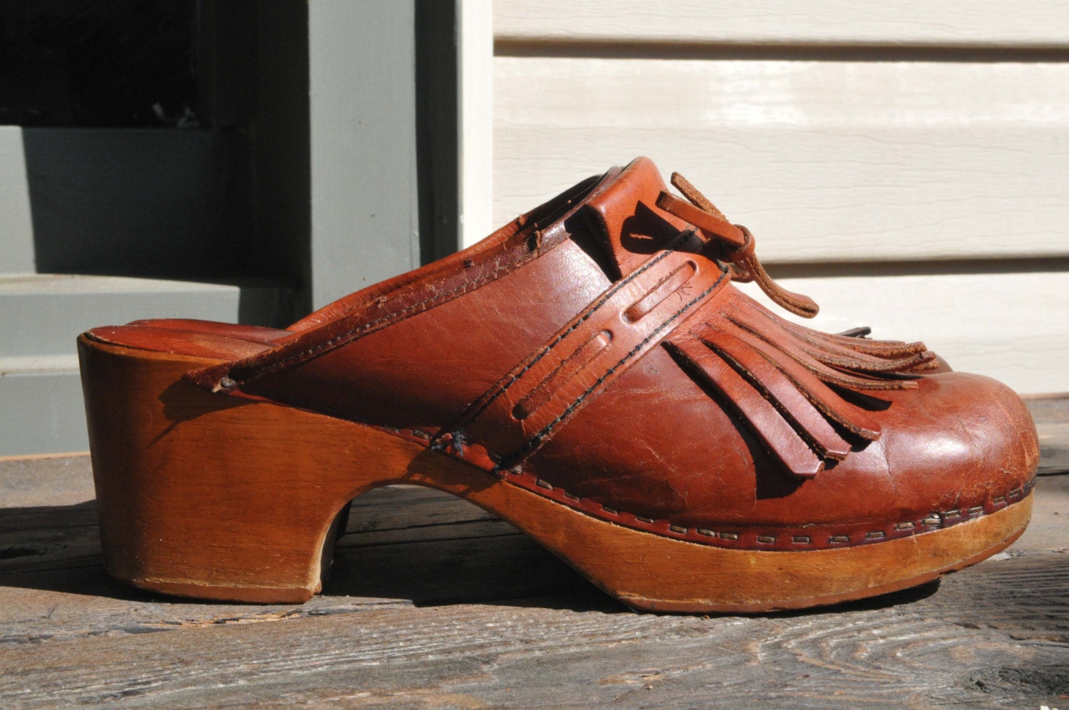 Vintage 70s brown leather clogs with wooden heels and fringe kilt, size 9