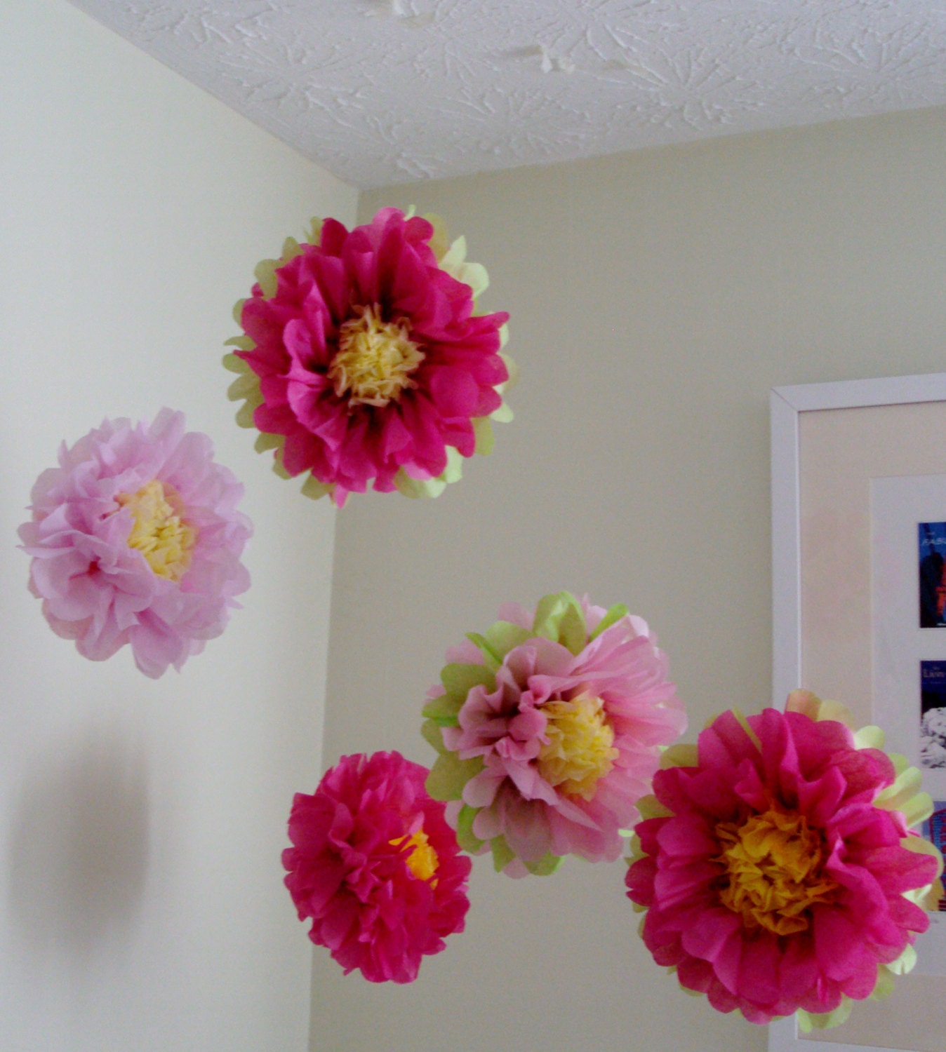 Tissue Paper Pom Pom/ Flower Perfect by especiallyforyoubyyw