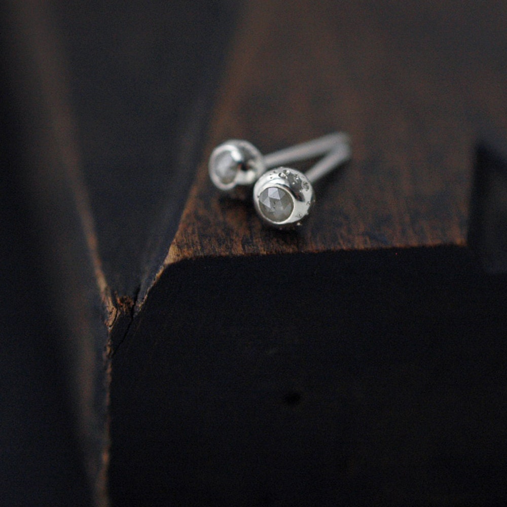 Pebble silver studs earrings in light grey/gray rose-cut diamonds