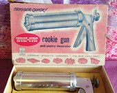 Vintage Kitchen Tool : Cookie Gun or Cookie Press