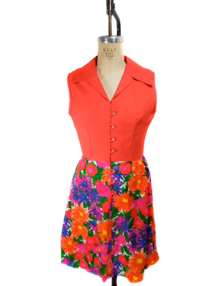 1960s Floral Print Shirtwaist Dress - Coral Floral A Line Skirt Dress - Mad Men - Sleeveless - Rhinestone Buttons - Size Small