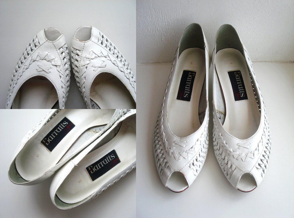 Vintage White Leather Wicker Flat Heels, Barratts 80s, Classic Open Toe Low Pumps, Bride Steps