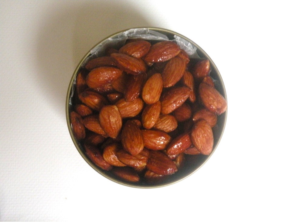 8oz. Spicy Honey Roasted Almonds in Gold Tin
